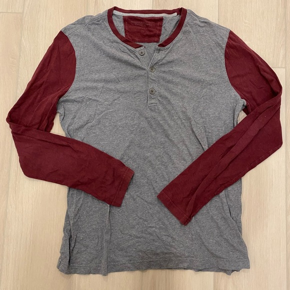 Banana republic red and gray two tone long sleeve shirt